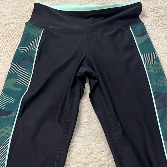 Xersion Pants - Camo Green and Black Size Medium Leggings Like New!!